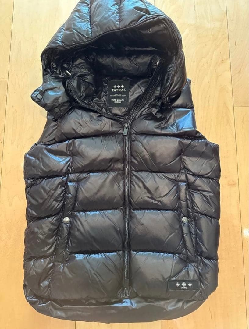 TATRAS フード付き ブラック　ダウンベスト　サイズ1 (xs〜s)