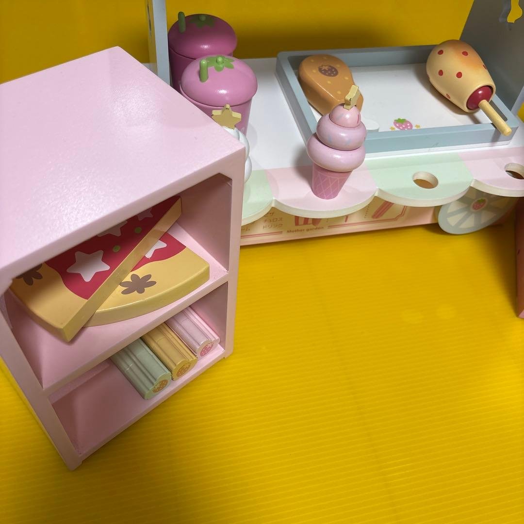 d*3様 マザーガーデン 野いちごランドのフードワゴン