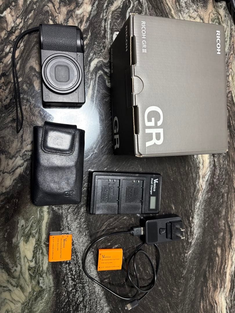 RICOH GR IIIデジタルカメラ 本体と付属品