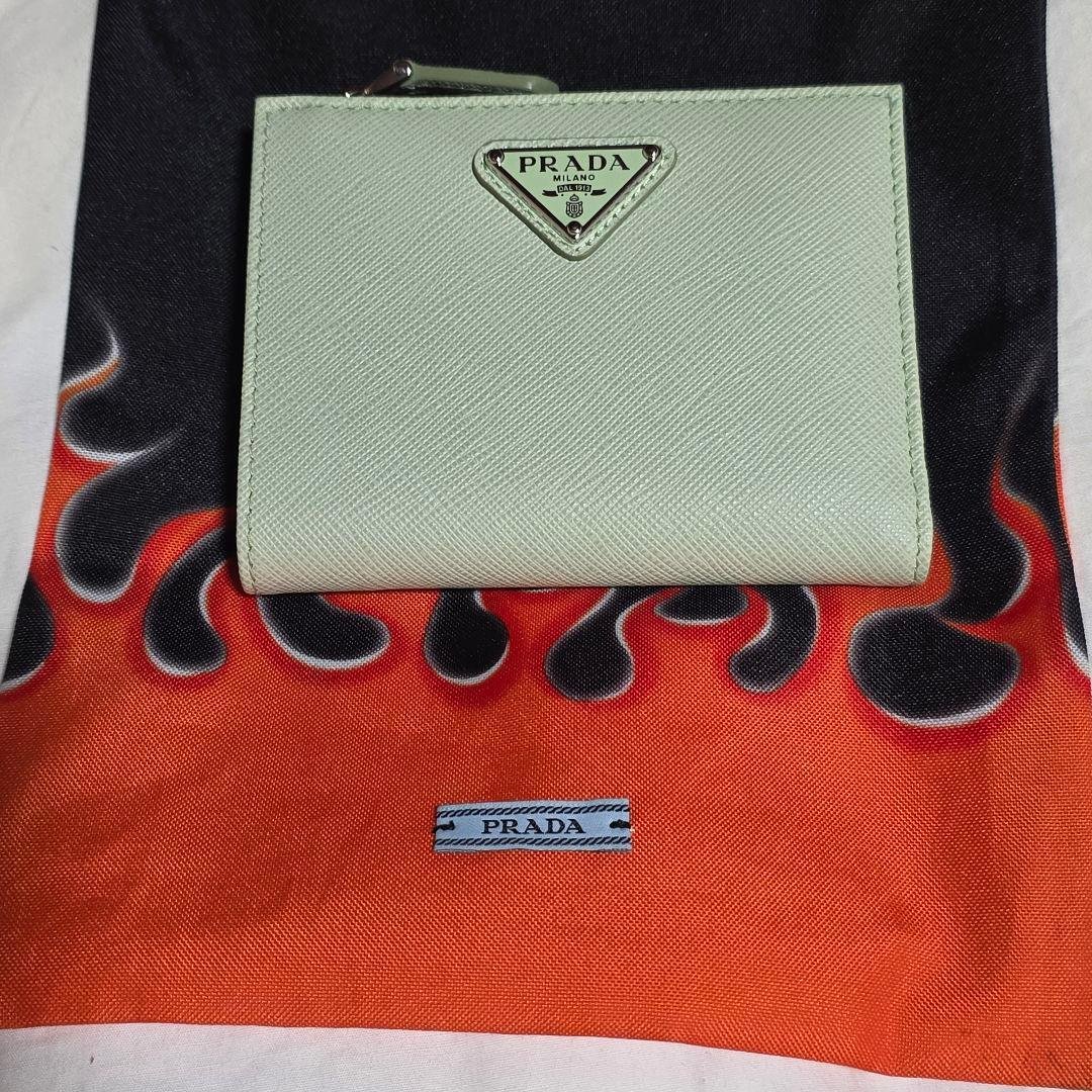 PRADA　プラダ　サフィアーノレザー　トライアングル　折財布　ミント　パステル