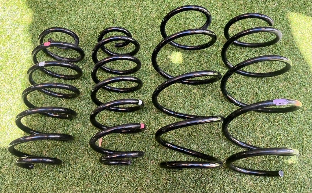 トヨタ純正 30プリウス 純正サスペンション スプリング 前後セット