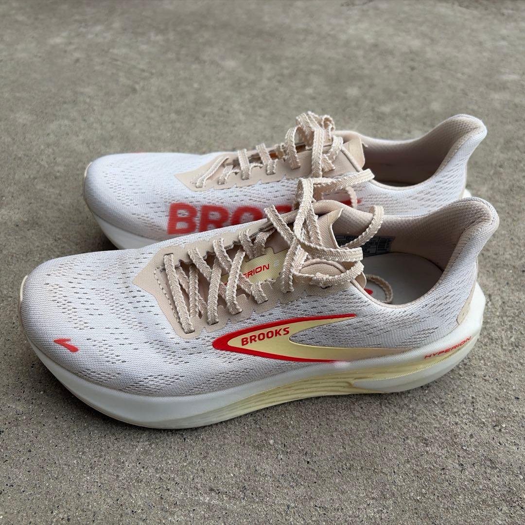 BROOKS Hyperion 2ホワイト/コーラル 24.5cm