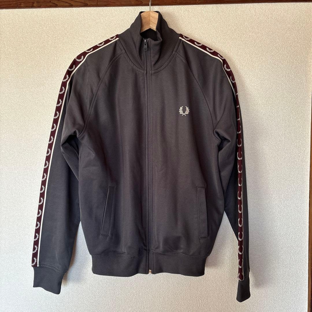 フレッドペリー グレー ジップアップジャケット