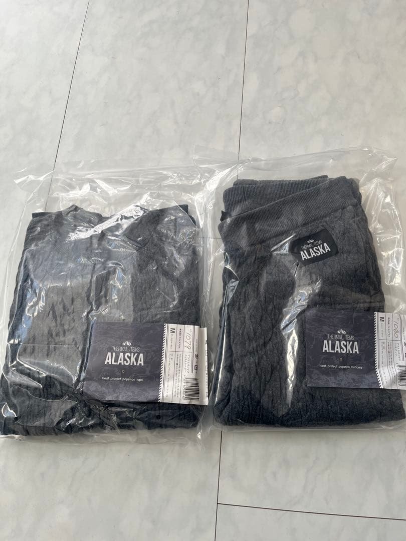 新品　ALASKA アラスカ　ニット パジャマセット 上下グレー　防寒　男女兼用