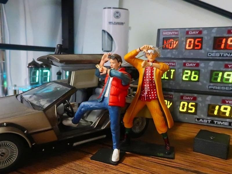 バックトゥザフューチャー 1/18 ドク エメットブラウン博士 フィギュア