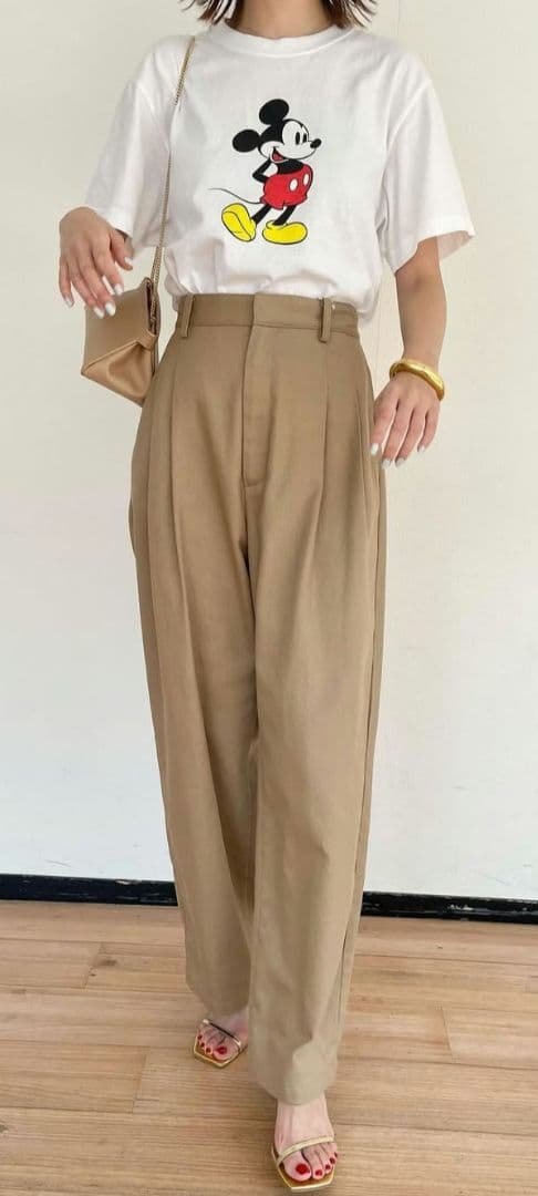 ウィムガゼット　ベージュタック入りチノパン