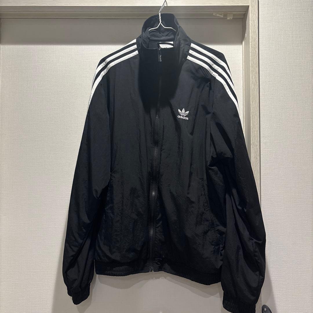 adidas ブラック ナイロンジャケット