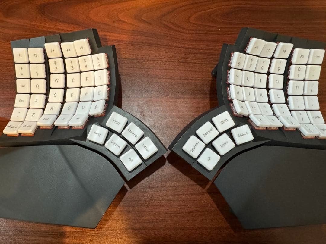 キーボード MoErgo Glove80