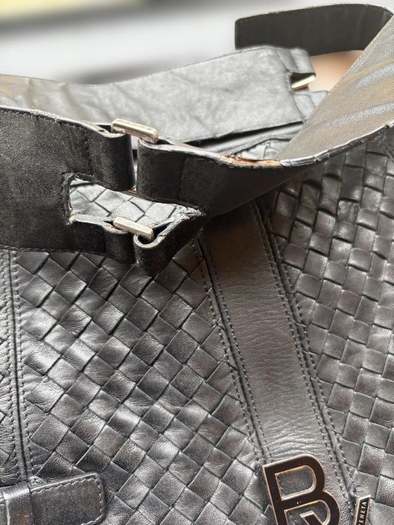 ボッテガ　ブラック ショルダーバッグ 編み込みデザイン