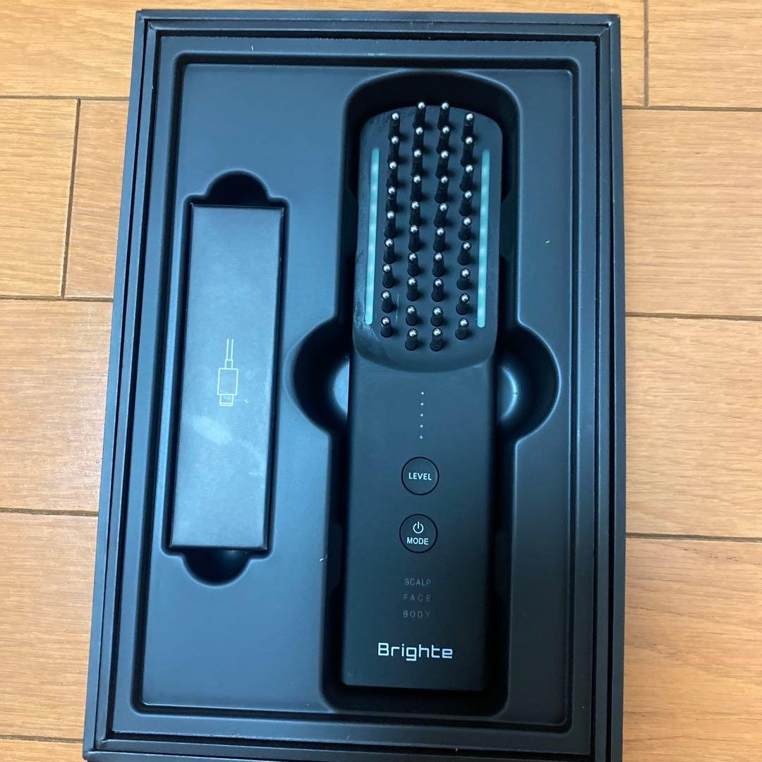Brighte スカルプブラシ 美顔器 正規品、保証書有り新品　エレキコーム付き