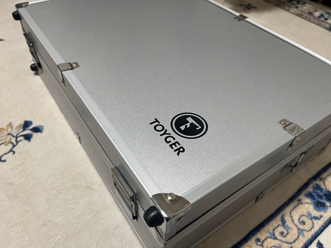 オ*オ様 TOYGER アタッシュケース（シルバー） &カードバインダー