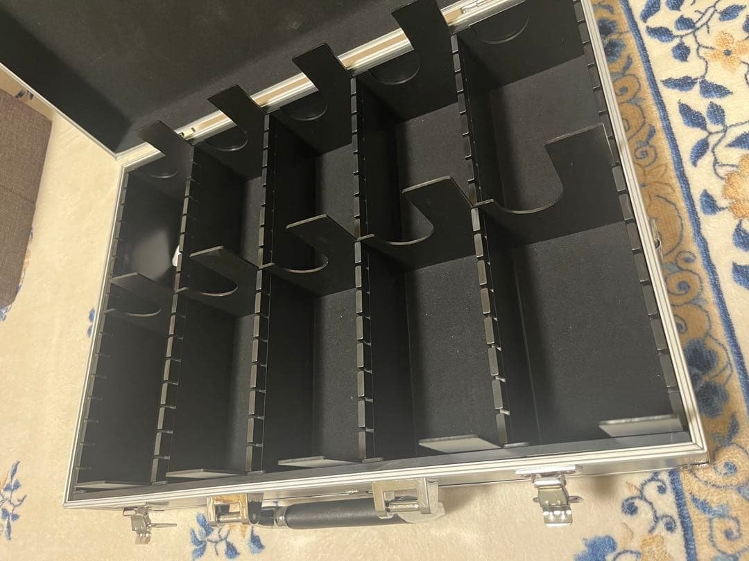 オ*オ様 TOYGER アタッシュケース（シルバー） &カードバインダー