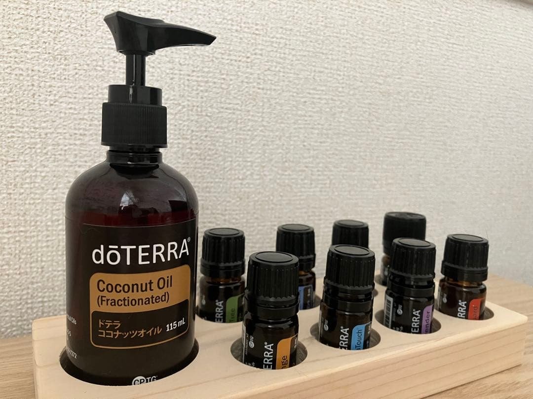 檜のアロマオイルスタンド付き！ ドテラ　アロマタッチキット