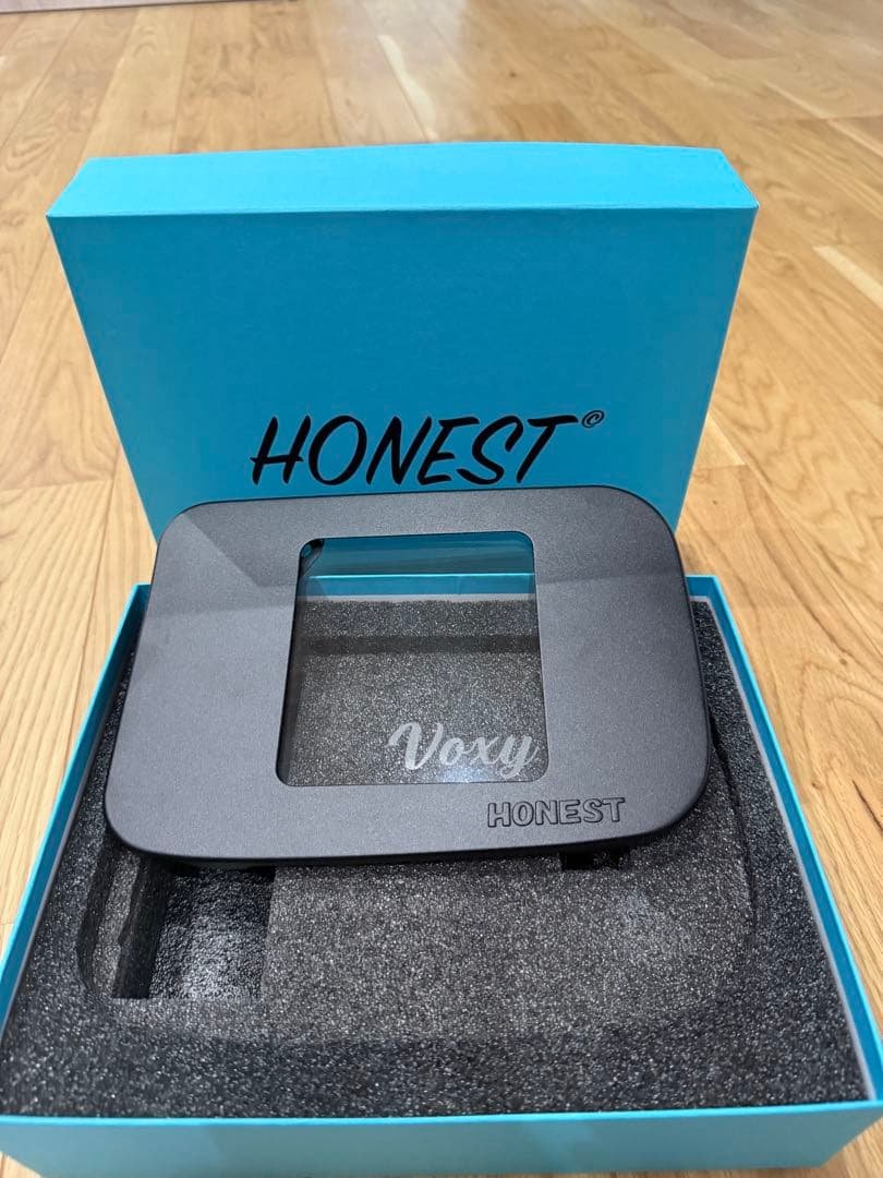 新品未使用　90系VOXY ヴォクシー ガラスリッド給油口カバー　おまけ付き