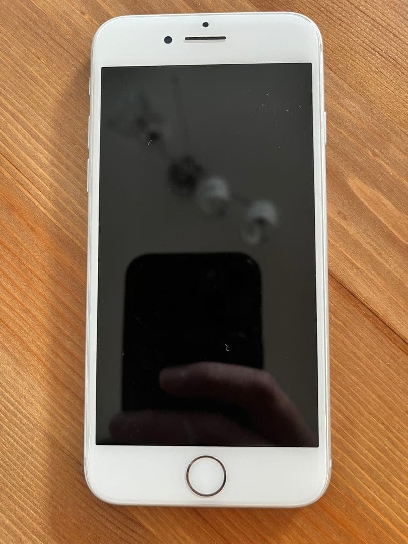 Apple iPhone 8 シルバー バッテリー85%(裏割れあり)