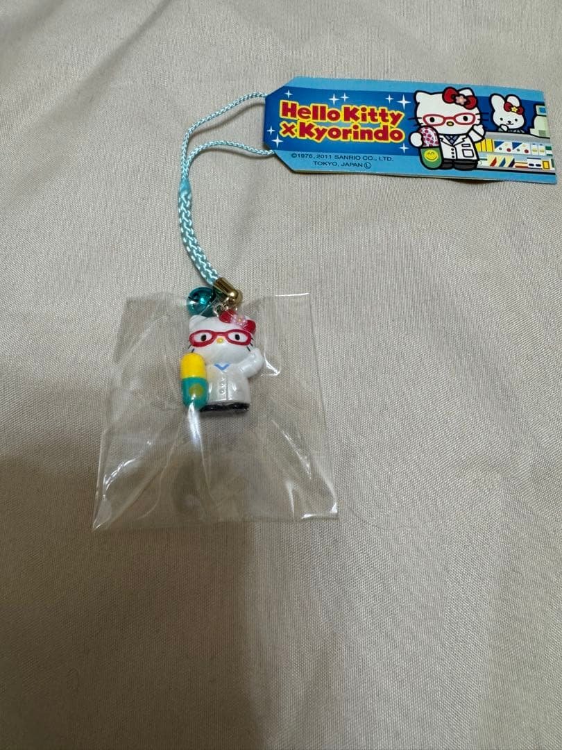 レア！ハローキティ、ドラッグストア杏林堂コラボ　薬剤師　ストラップ