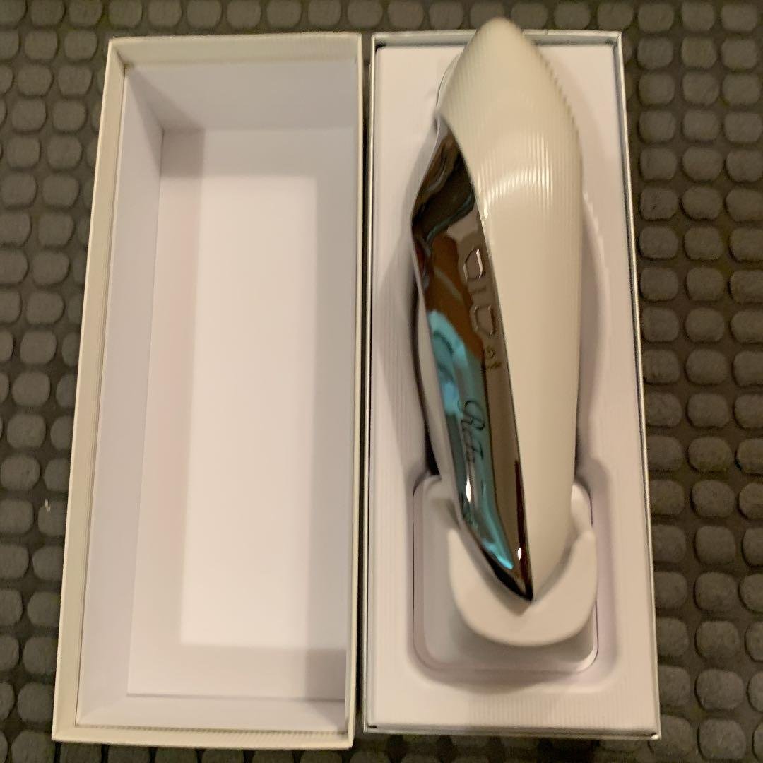 新品　リファ ビューテック　レイズ　美顔器