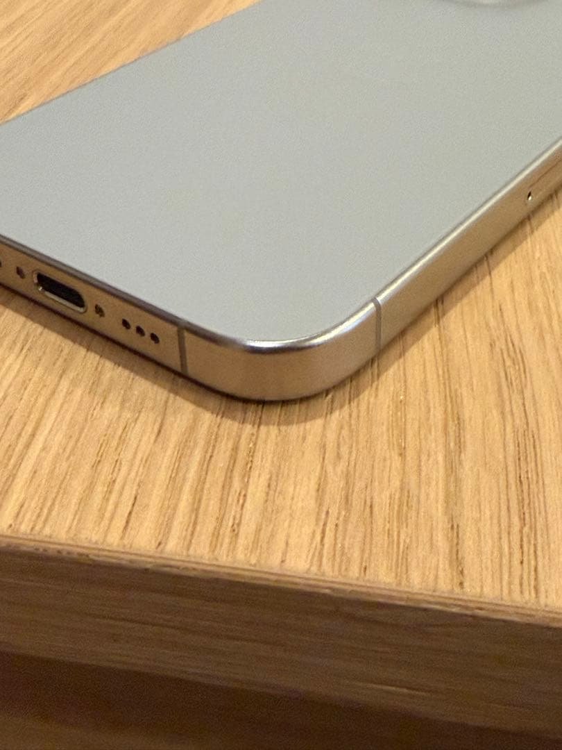 【美品・値下げ不可】iPhone 15 Pro ナチュラルチタニウム 本体