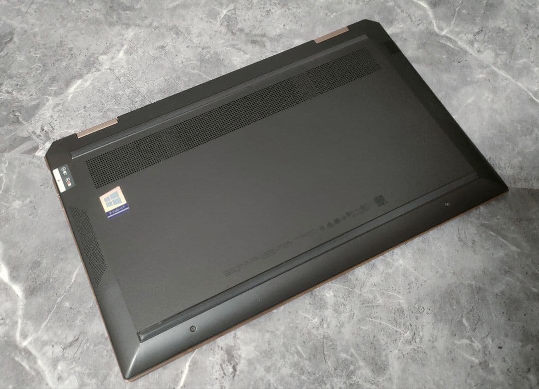 美品 HP SPECTRE COREI7 メモリ16 SSD256 新品バッテリ
