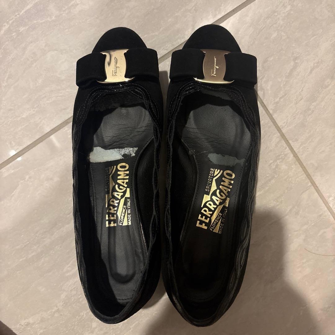 美品Salvatore Ferragamo黒リボンパンプス
