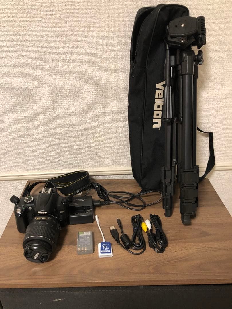 Nikon D5000（三脚、SDカード等セット）