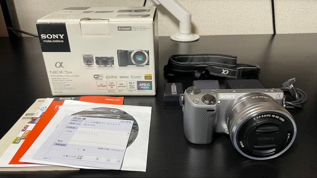 【極美品】NEX-5R シルバー レンズ付き ミラーレス一眼カメラ SONY
