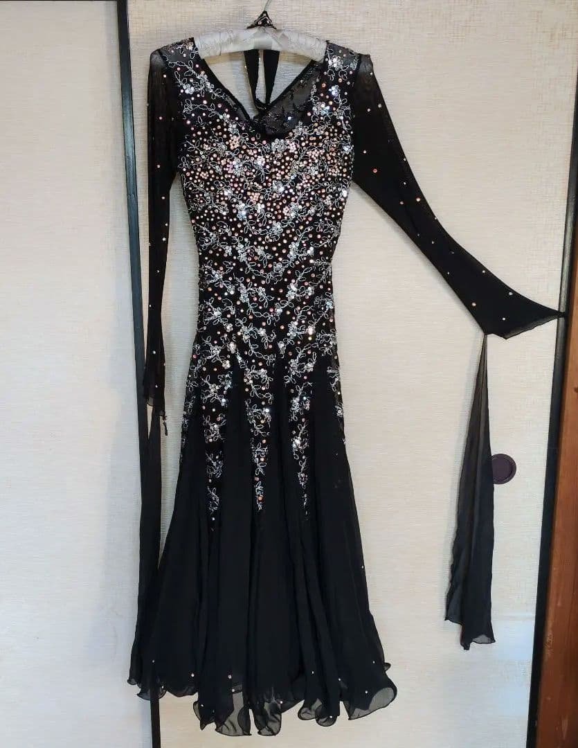 社交ダンス　ビーズ装飾　黒ドレス