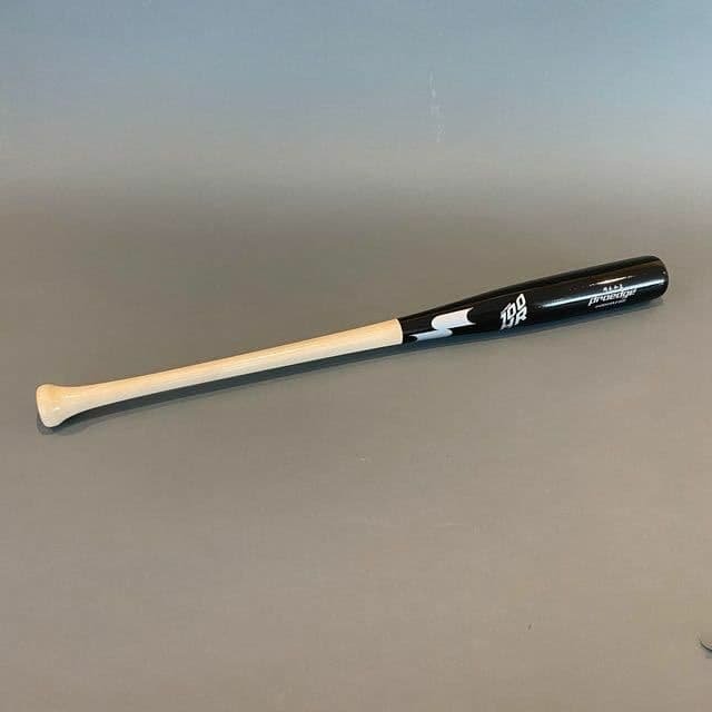 【100本限定】岡本和真 100本塁打記念オーセンティックバット ジャイアンツ