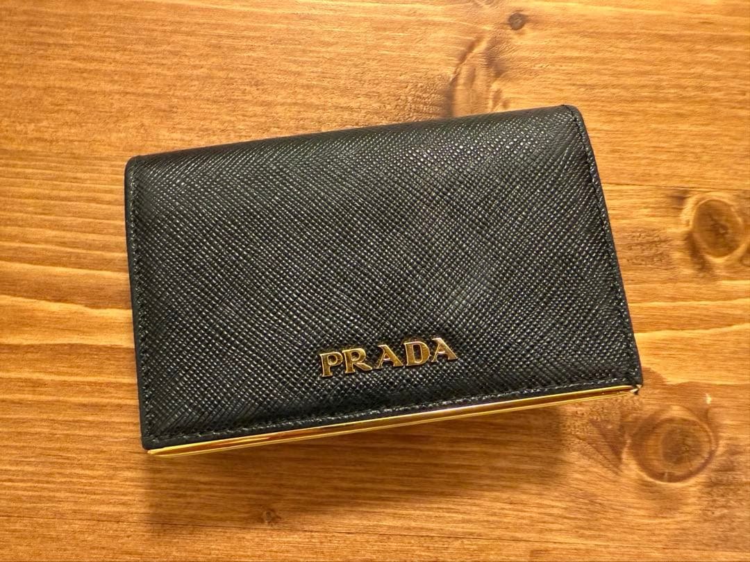 美品　PRADA プラダ　カードケース　名刺入れ　サフィアーノ　黒