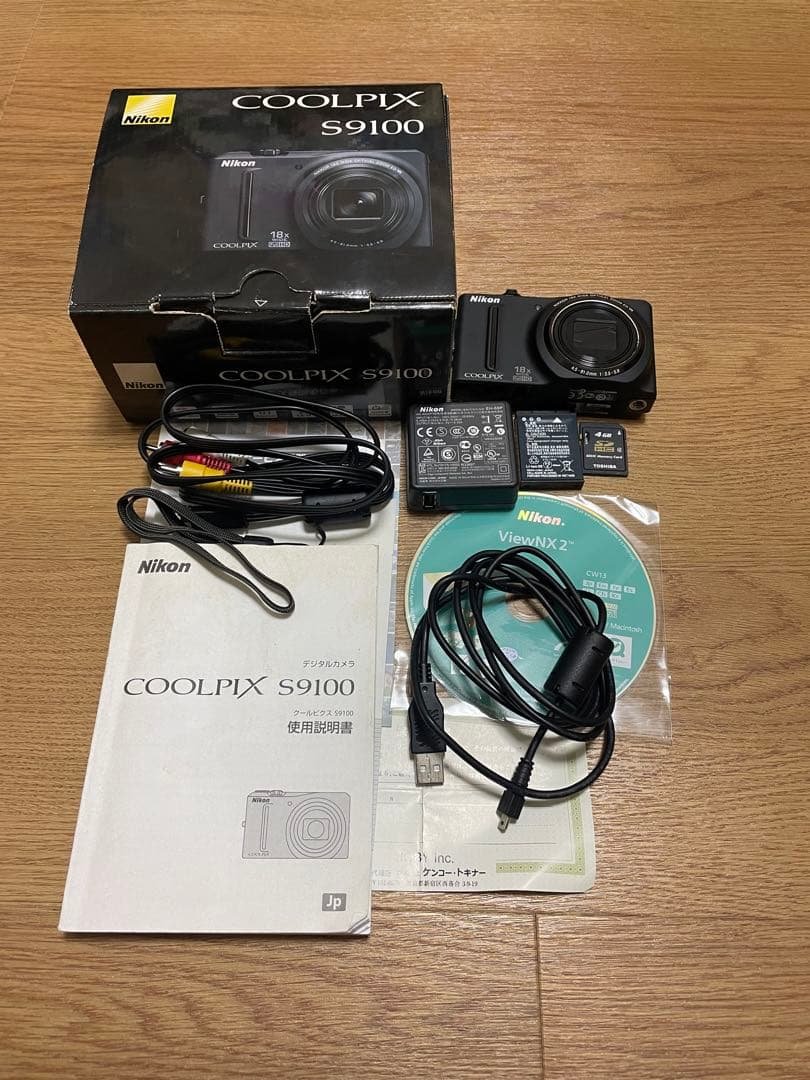 c*m様 Nikon COOLPIX S9100 本体と付属品