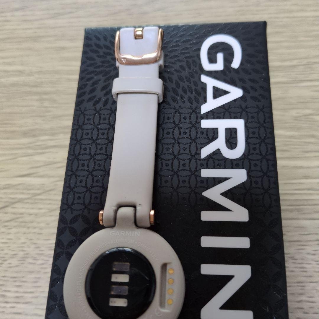 値下げ!!GARMIN デジタル腕時計 ホワイト　中古品