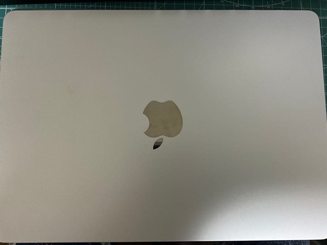 MacBook Air M2 (2022) シルバー
