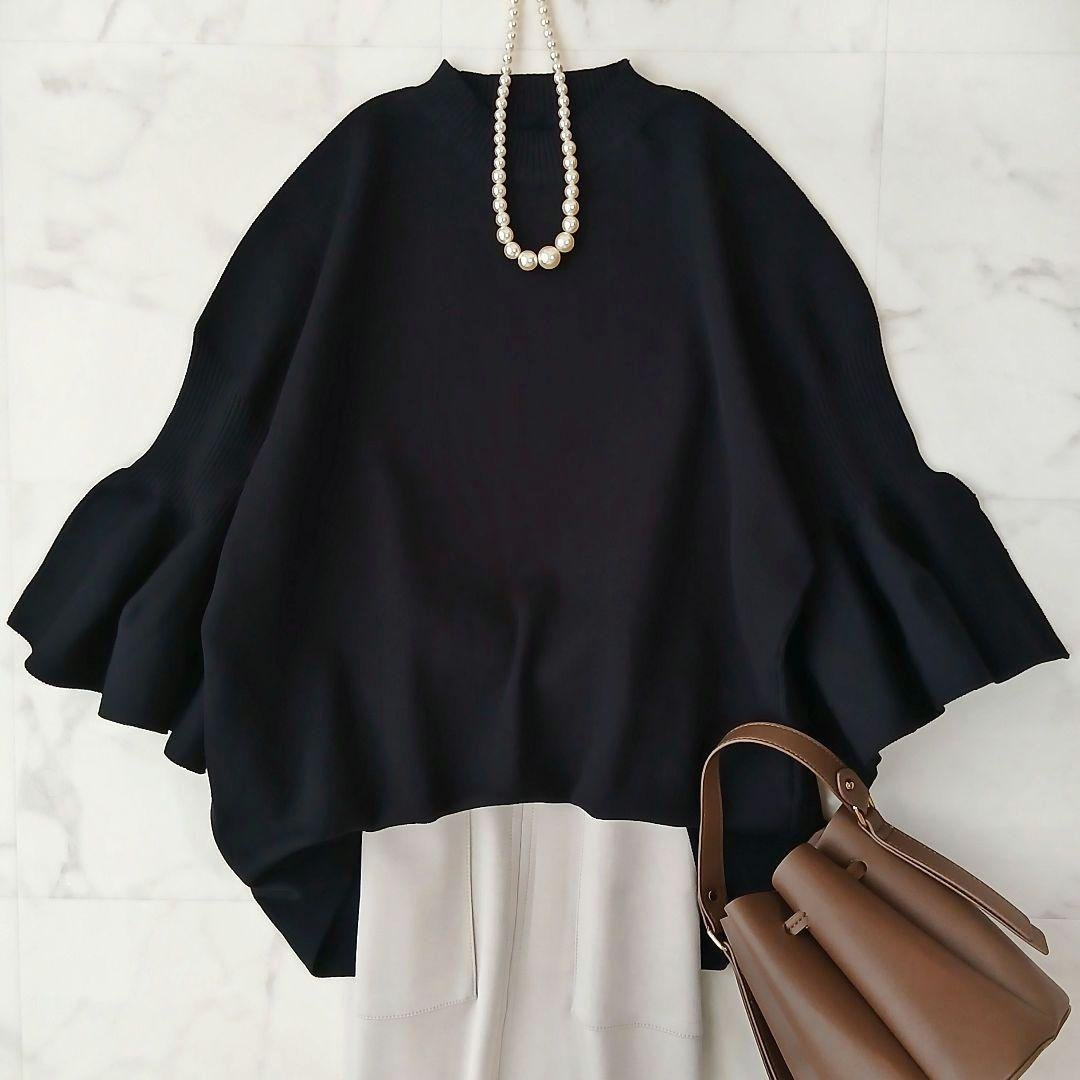 美品 アドーア 近年 フォルムドストレッチニット 七分袖 フリル ブラック 38