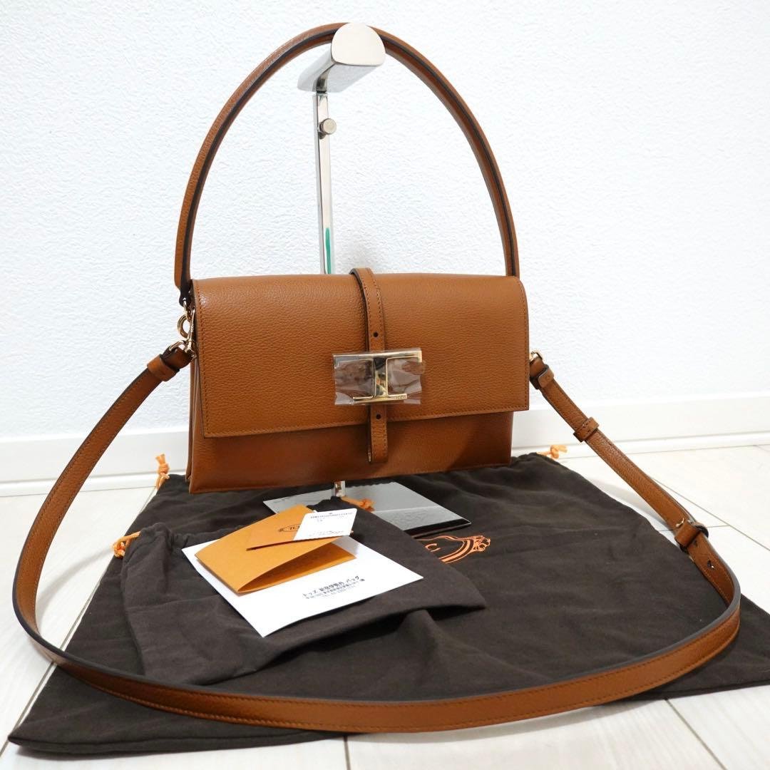 トッズ　T タイムレス　レザー　フラップ　ハンドバッグ ミニ　2way