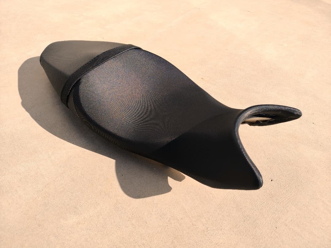 スズキ　SV650 (2024年式)　純正シート