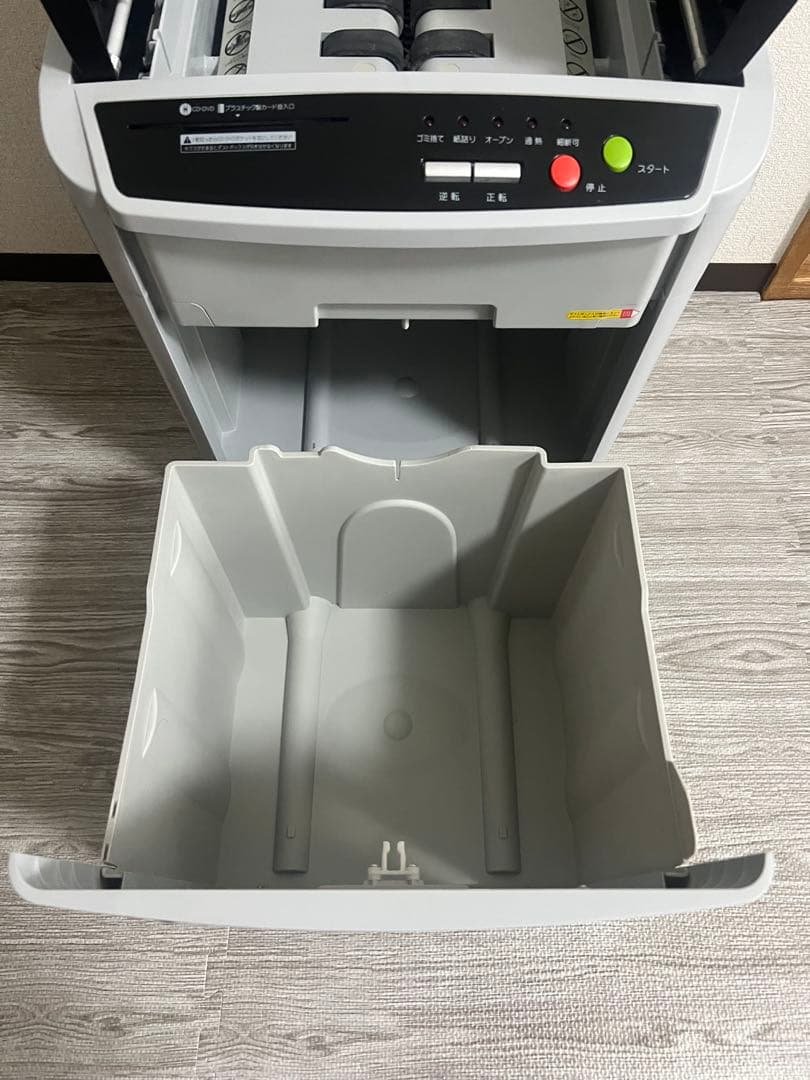 【アイリスオーヤマ】シュレッダー 自動細断150枚 AFS150C未使用に近い