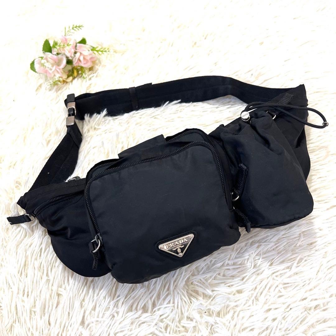 【極美品】プラダ ボディバック クロスボディ 三角ロゴ 黒 ナイロン 斜め掛け