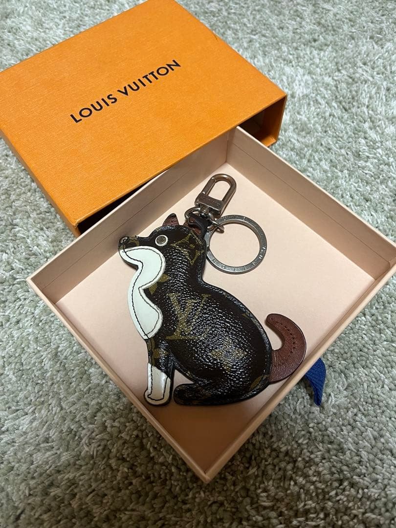 LOUIS VUITTON 犬型キーホルダー