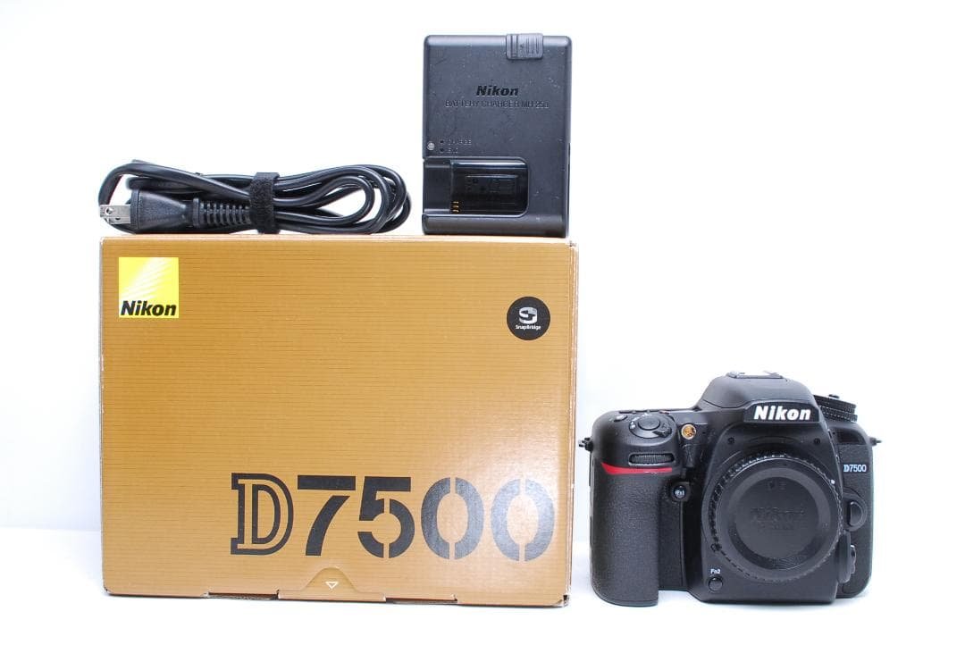 【使用感極少】Nikon D7500　ボディ　WiFi・Bluetooth搭載