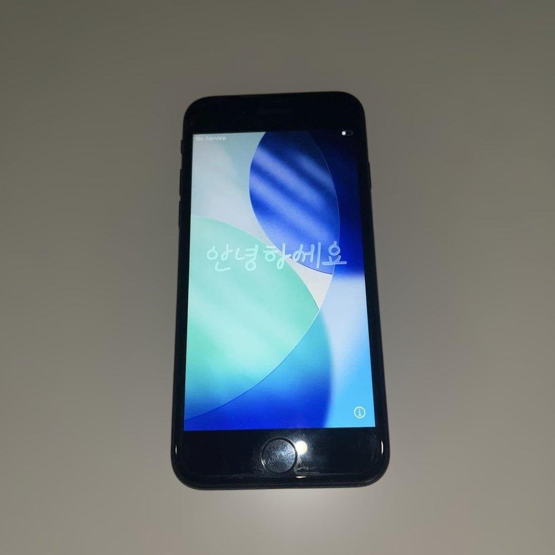 iPhone SE (第2世代) ブラック 64GB 画面外側一部割れあり