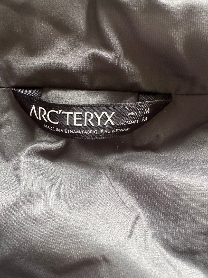 アークテリクス　グレー マウンテンパーカー ドローコード付き