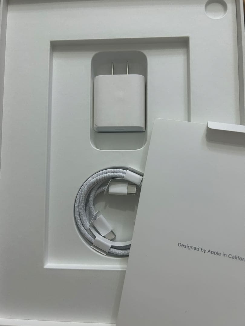 Apple iPad A16 11インチ本体 中古美品箱付属品あり