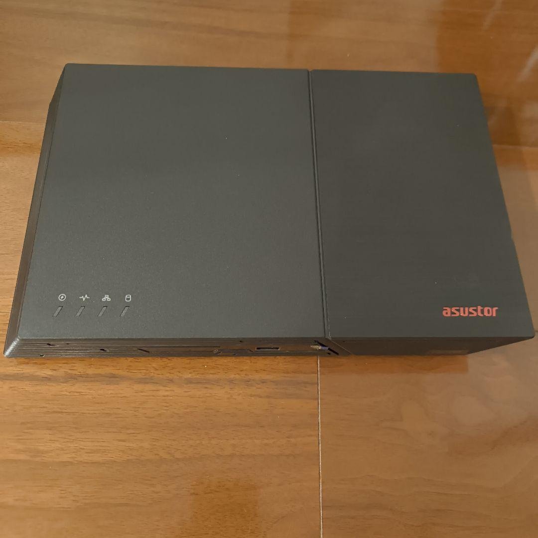 Flashstor 12 Pro 12スロットNVMe 10GbE