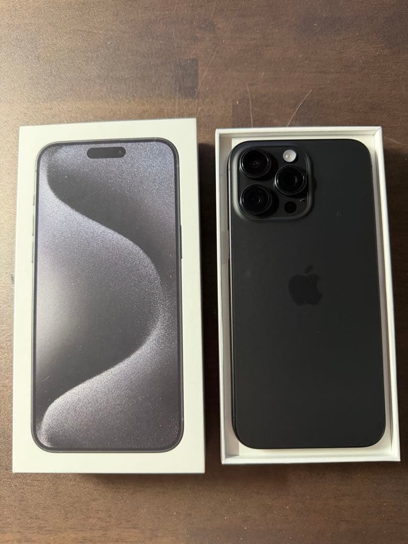 【極美品】iPhone 15 Pro Max ブラックチタニウム