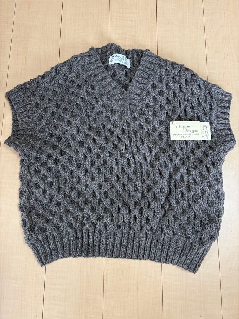 アテナデザイン　Vネックケーブルセーター　新品未使用　サイズ46