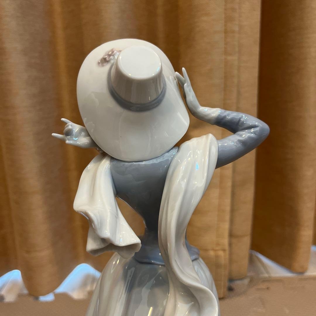 LLADROリヤドロ　春のそよ風　陶器人形