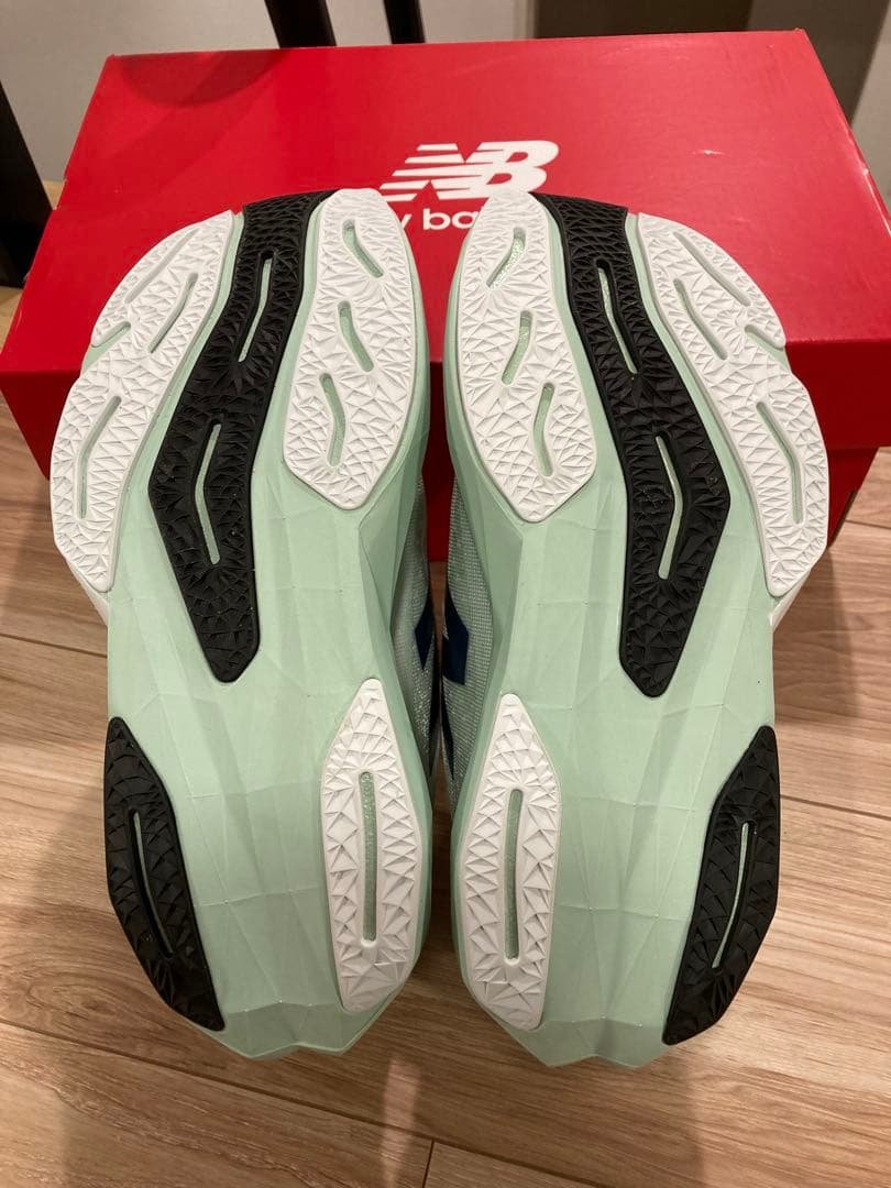 New Balance フューエルセルレベルv4