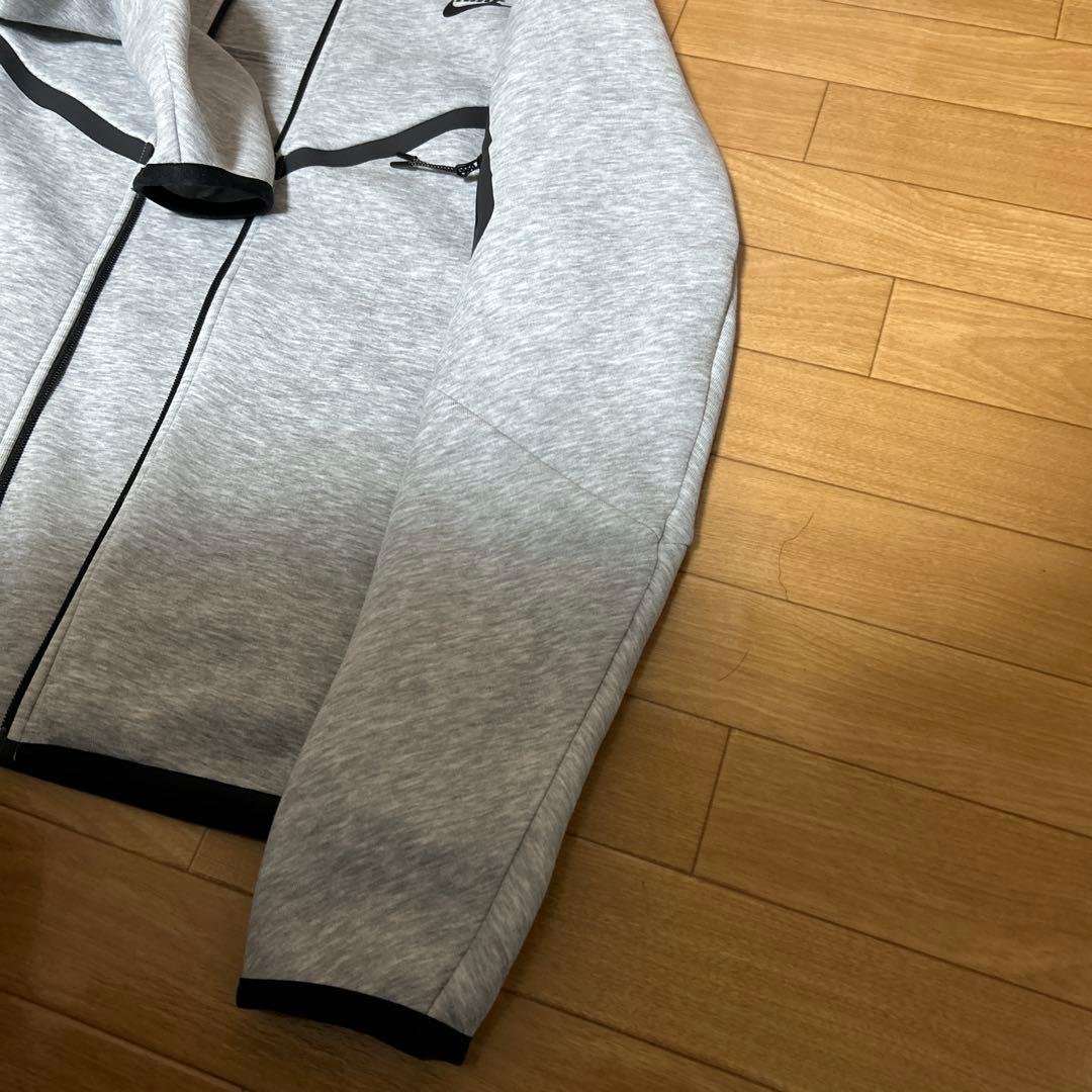 Nike テックフリース　上