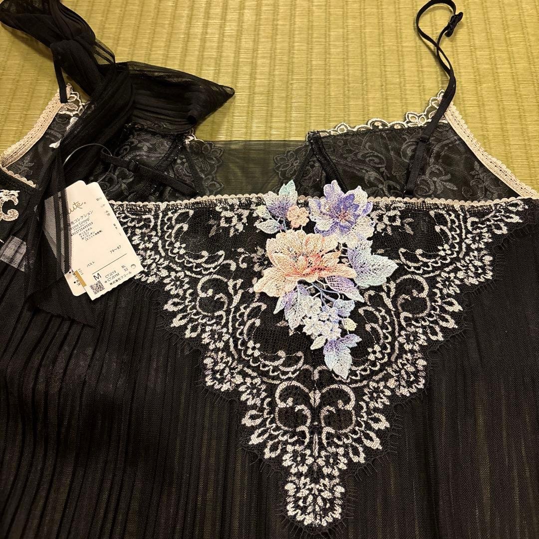 新品　サルート　花柄刺繍ショーツ5枚　キャミソールセット