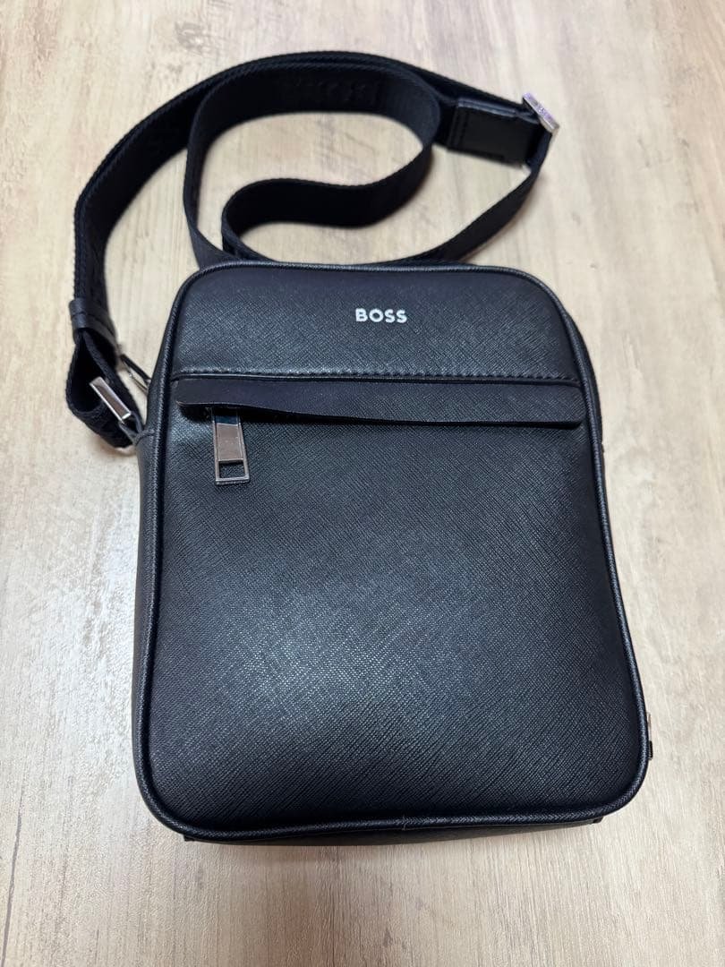 BOSS ブラック ショルダーバッグ　期間限定最終金額